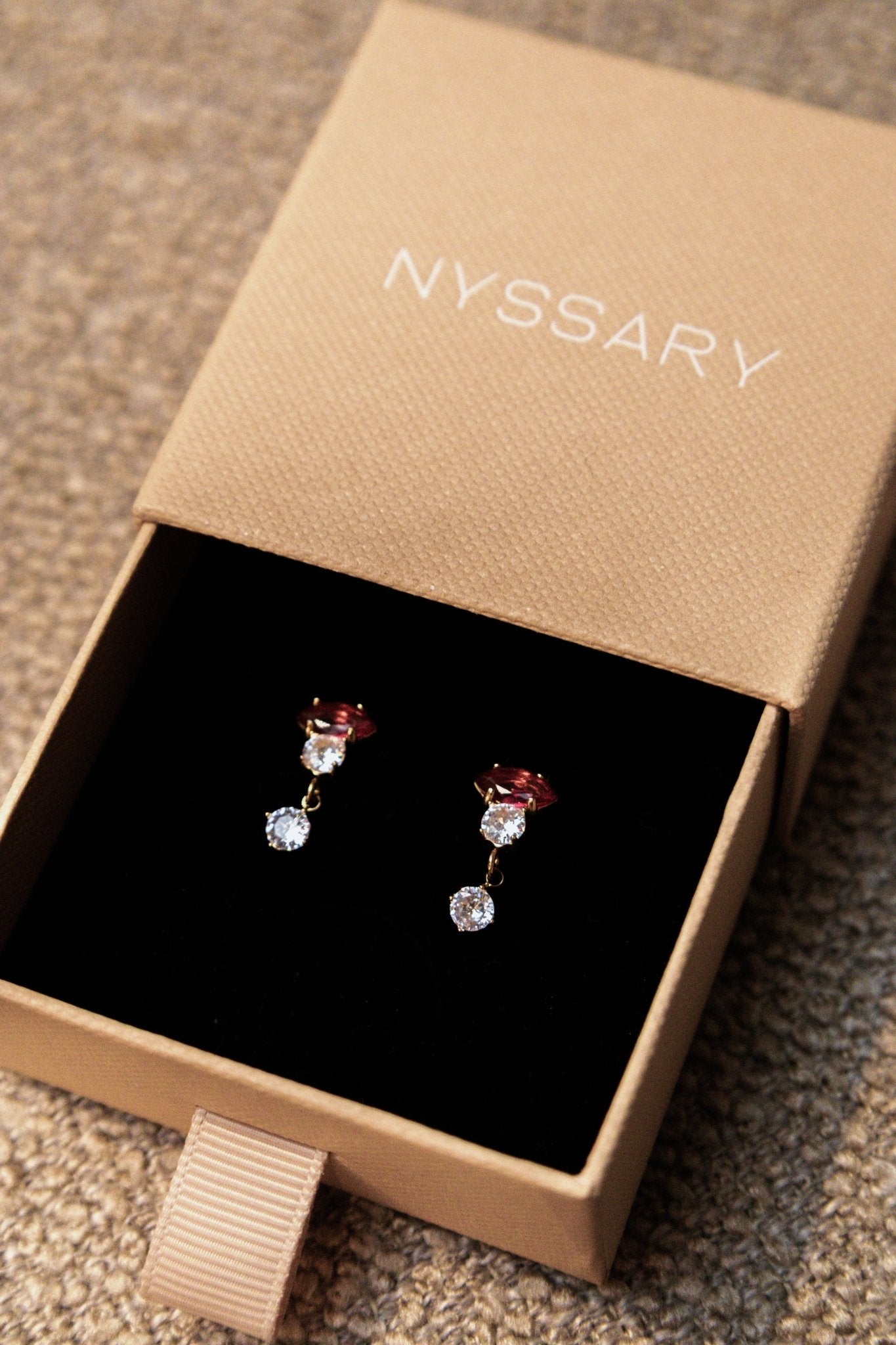 Boucles acier inoxydable Diana dans un écrin Nyssary